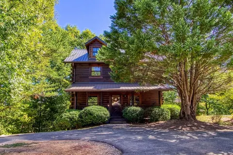Er1 - Smoky Mountain Escape Great Location - Close To Town! 3 Bedroom Cabin by RedAwning