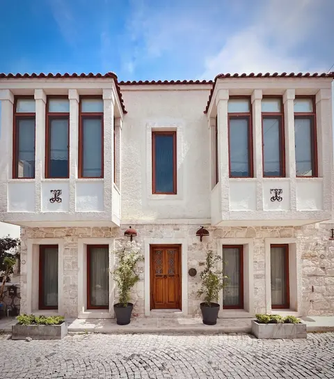6 oda alacati