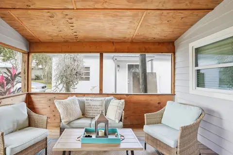 Lakefront Home w/ Screened Porches in Frostproof!