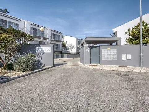 Modern Villa With Pool and Barbecue