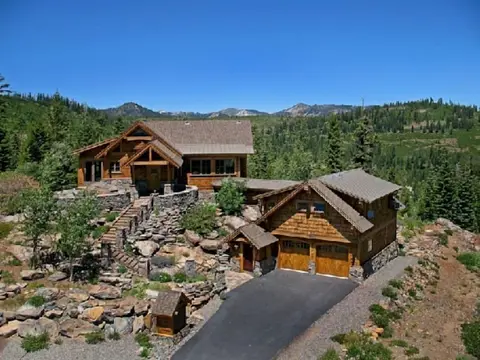 Glacier Luxury Lodge