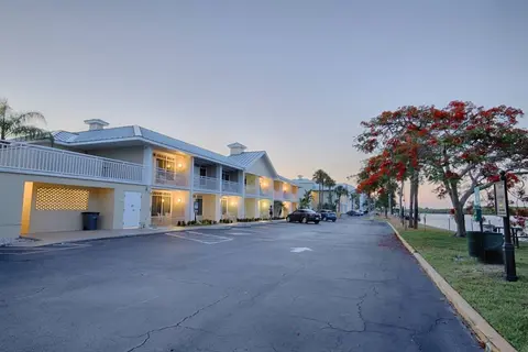 115 Little Harbor Inn