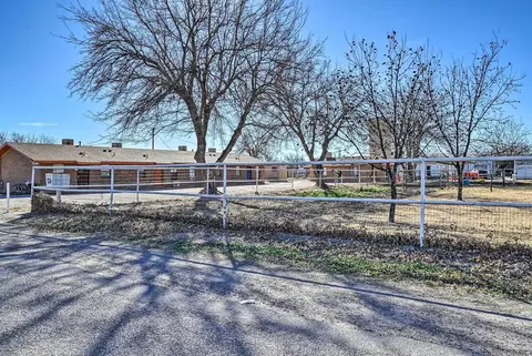Cozy Las Cruces Apt on Pecan & Horse Farm!