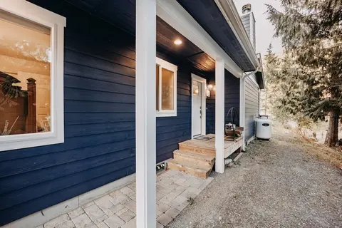47mf - Wifi - Fireplace - Sleeps 6 3 Bedroom Home by Redawning