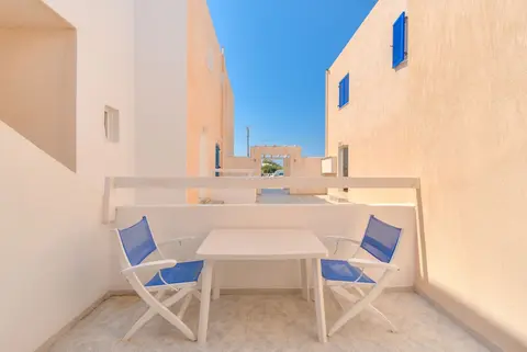 Andreas Studio Perissa in Santorini