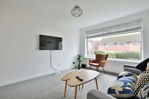 3 Bed House with Private Parking
