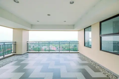 Good Place And Spacious Studio Transpark Cibubur Apartment