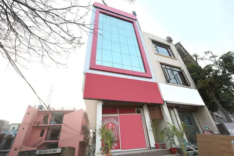 OYO 11369 Hotel Noor