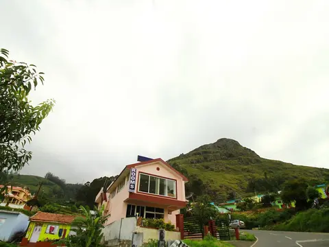 OYO 15479 Vista Suites Kalatty