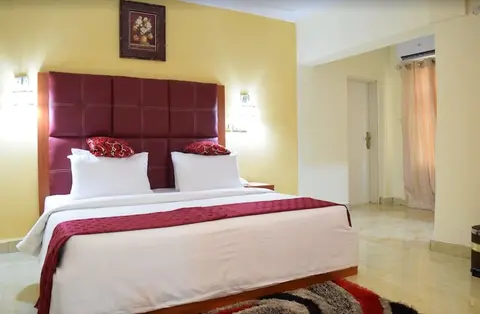 Chariot Hotel