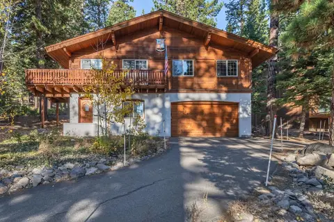 Wolf s Lair by Avantstay Swiss Chalet w Private Hot Tub Access to Northstar Resort Community