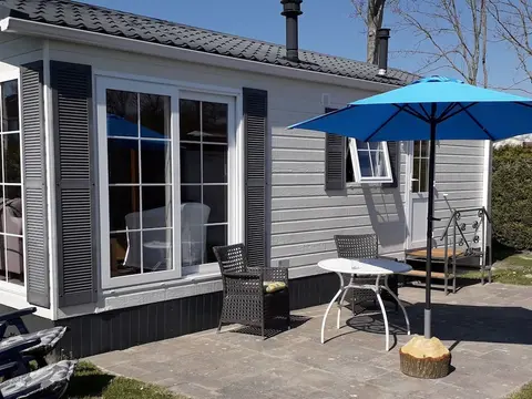 Nicely Furnished Chalet with Oven near Wadden Sea