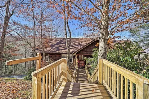 Near Ski Areas: Mtn-view Banner Elk Cabin