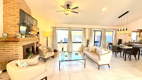 Luxurious Ajijic 2 Bedroom House - Huge Patio -bikes -gym -pickleball Court