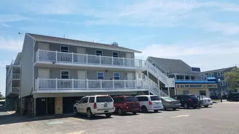Atlantic Breeze Motel & Apartments