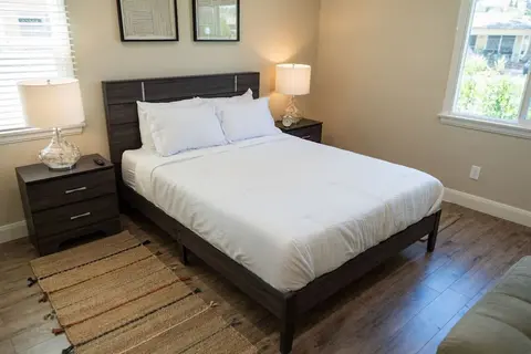 Remodeled 3BR House w Hot Tub Fenced Yard p58