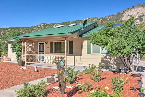 Mom's Place in Jemez - 1 Mi to Hot Spring