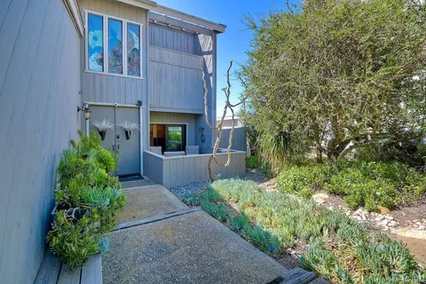Fresh & Modern 3 BDR Just Blocks From Beach!