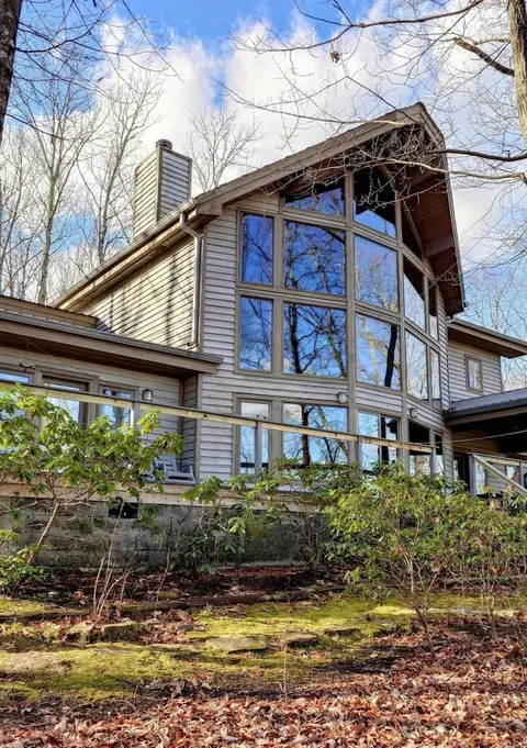 The Cabin by the Bluff