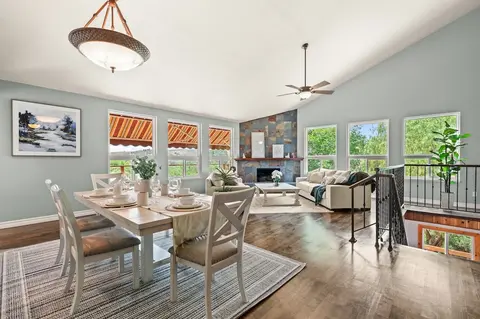 Mountain View Family Retreat w Game Room Scenic Decks