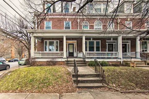 Roomy Lancaster Home: Walk to Dtwn & Hospital