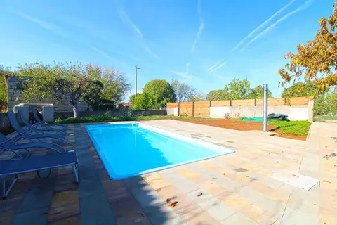 Comfortable Apartment With Pool and Garden