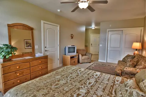 Unit 411b 1bd/ 1ba Efficiency Condo 1 Bedroom Condo by RedAwning