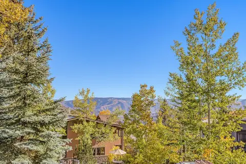 Laurelwood Condominiums