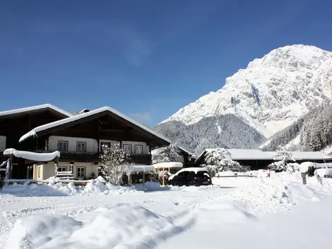 Comfortable Holiday Home With Garden in Leogang