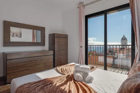 Andrade's Villa by HRM