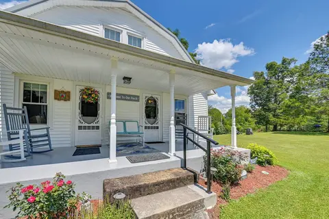 'grandma's Farm House' on 125 Acres w/ Fire Pit!