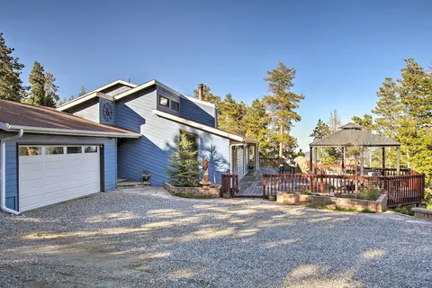 Private Evergreen Hideaway w/ Deck + Mountain View