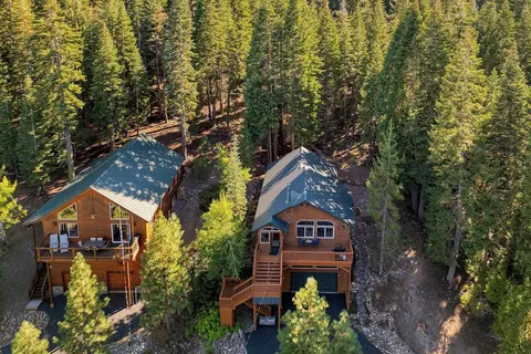 Golden Summit by Avantstay Stunning Secluded Cabin w/ Access to Tahoe Donner