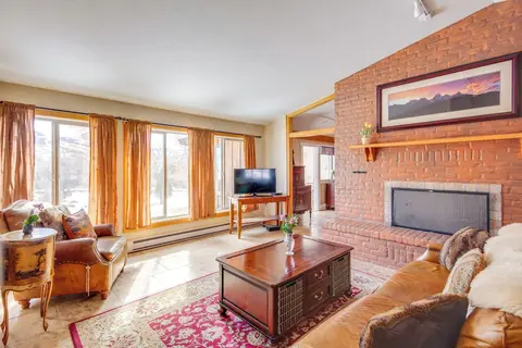 6 Mi to Chico Hot Springs: Villa w/ River Access