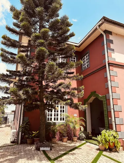 BATES GARDEN GUEST HOUSE
