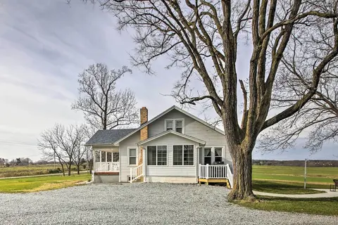 Farm-style Ste. Genevieve Retreat w/ Fire Pit!