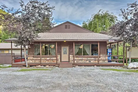Huge Preston Cabin w/ Game Room & Mountain Views!