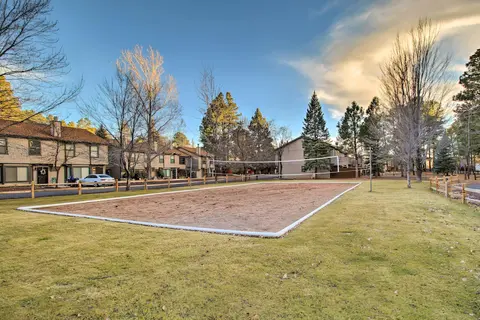 Pinetop Townhome w/ Private Patio & Gas Grill