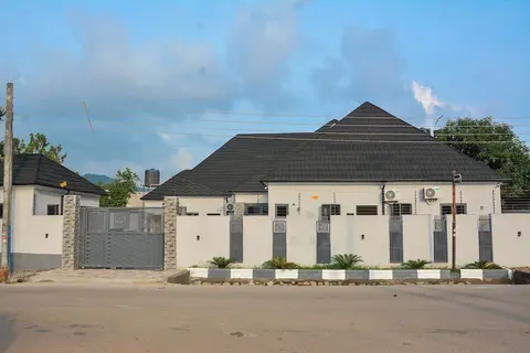 JAM MANOR
