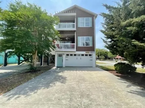 121 B 7th Ave South 4 Bedroom Home by RedAwning