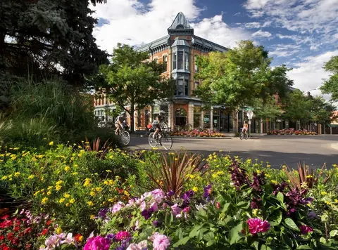 Classy Townhome near Old Town, Breweries, & River!