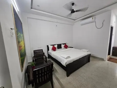 HOTEL VANAMALI