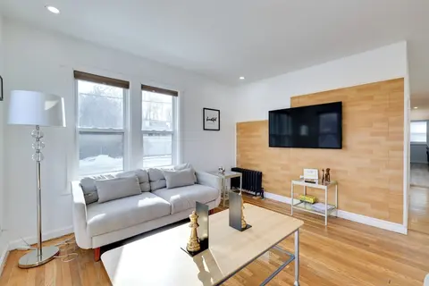 Walk to Roger Williams Park: Apt in Providence!