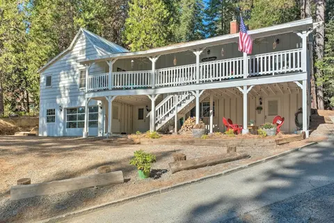Strawberry Hill Cabin' 5 Mi to Skiing and Lake