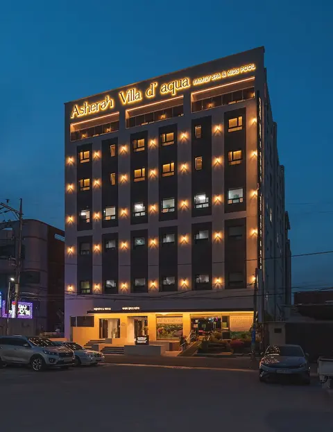 Asherah Villard Aqua Business Hotel