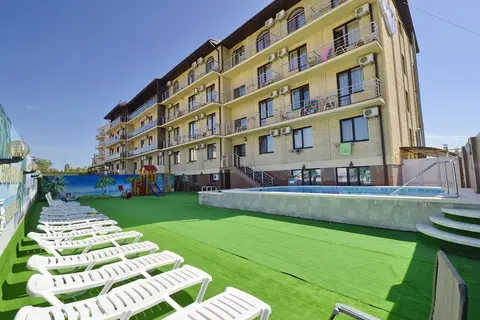Leonidas Hotel