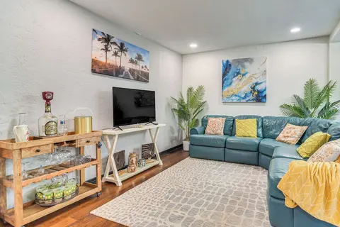 2 Mi to Beach: Family Getaway w/ Yard in St Pete!