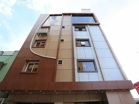 Hotel L N International