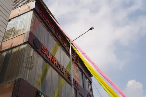 Sunroof Hotel & Rooftop Kitchen