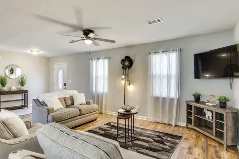 6 Mi to The Masters: Updated Home w/ Yard!